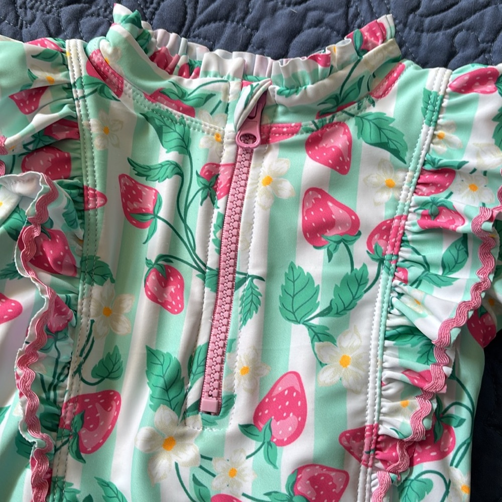 EUC!!🍓TOMMY BAHAMA TODDLER GIRL’S ONE PIECE SWIMSUIT/RASH GUARD WITH SUN HAT